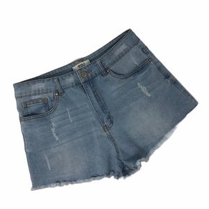 FOREVER 21 Los Angeles Distressed Cutoffs Size 28